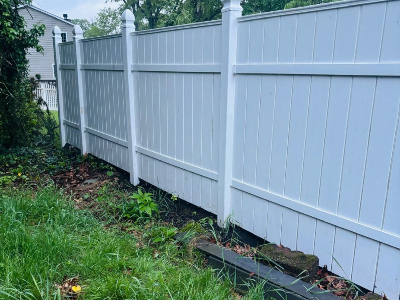 The same fence line after washing — clean and white end to end